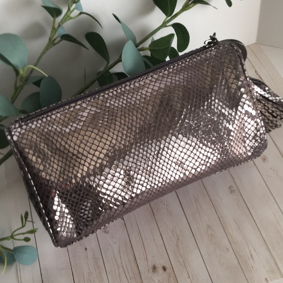 Michael Kors Limited Edition Cosmetic Bag NWOT Rare - Picture 3 of 16